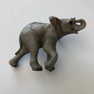 Elephant sculpture gray